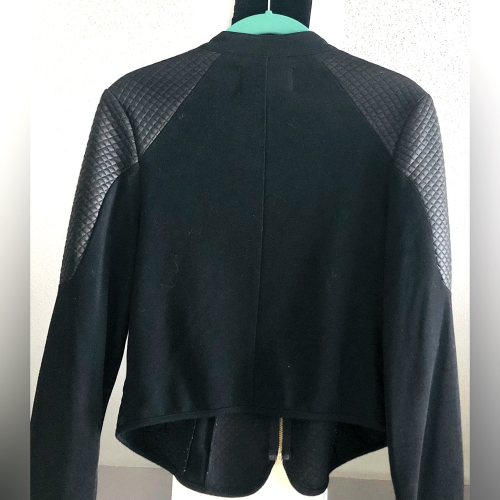 Entry black jacket - Picture 5 of 8